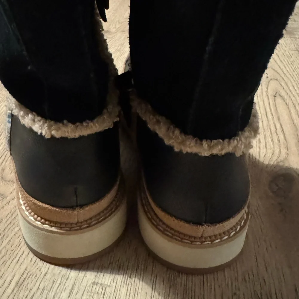 TOMS Makenna Shearling Lined Black Leather Winter Boots Women’s Size 5